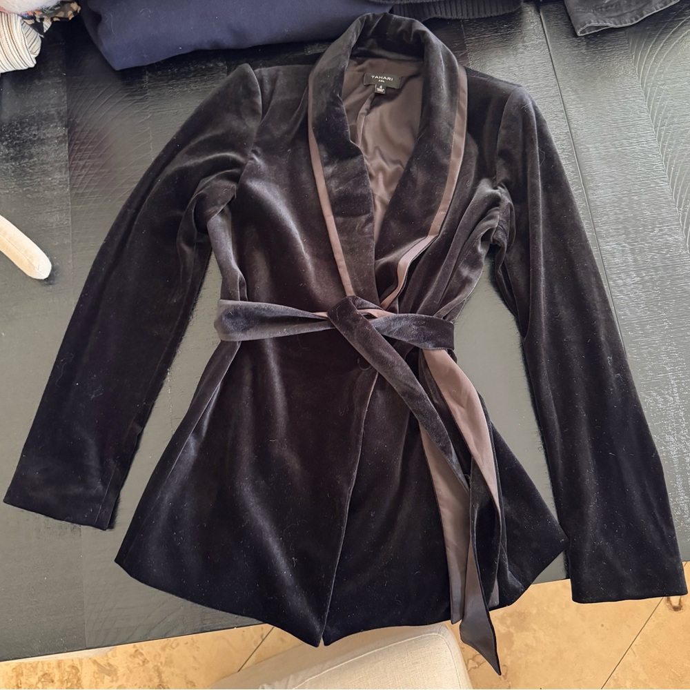 Black Velvet Tie-Waist Smoking Jacket - Tahari - Picture 2 of 4